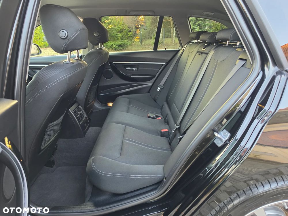 BMW Seria 3 318d Edition M Sport Shadow - 28