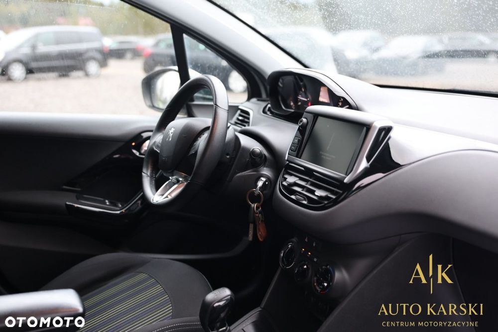 Peugeot 208 - 5