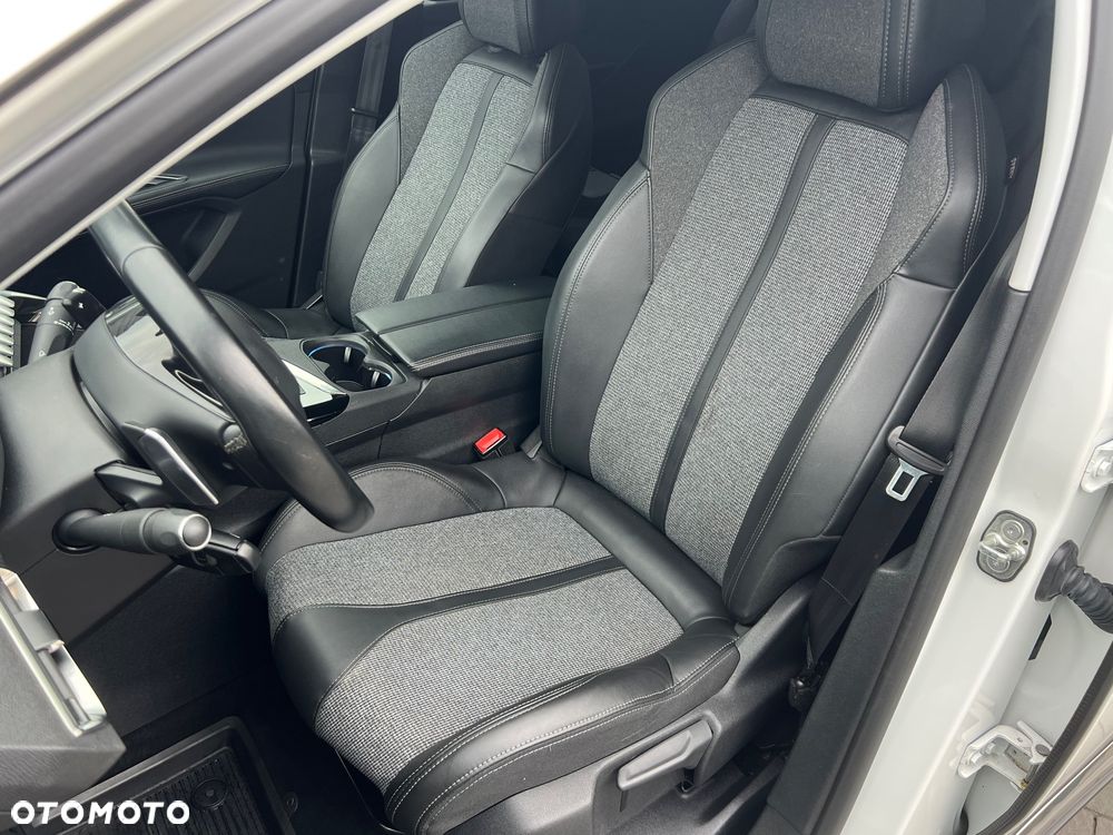 Peugeot 5008 1.5 BlueHDi Allure S&S EAT8 - 26