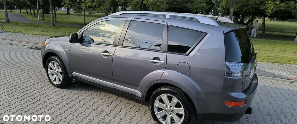 Mitsubishi Outlander - 4