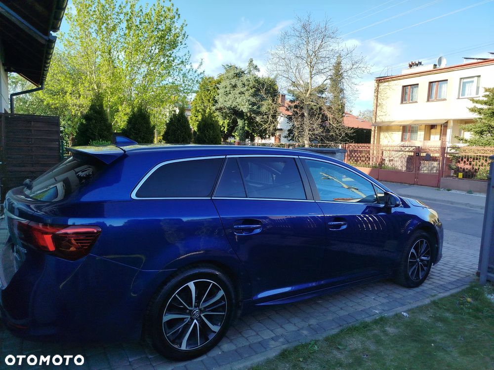Toyota Avensis 1.8 Premium - 4