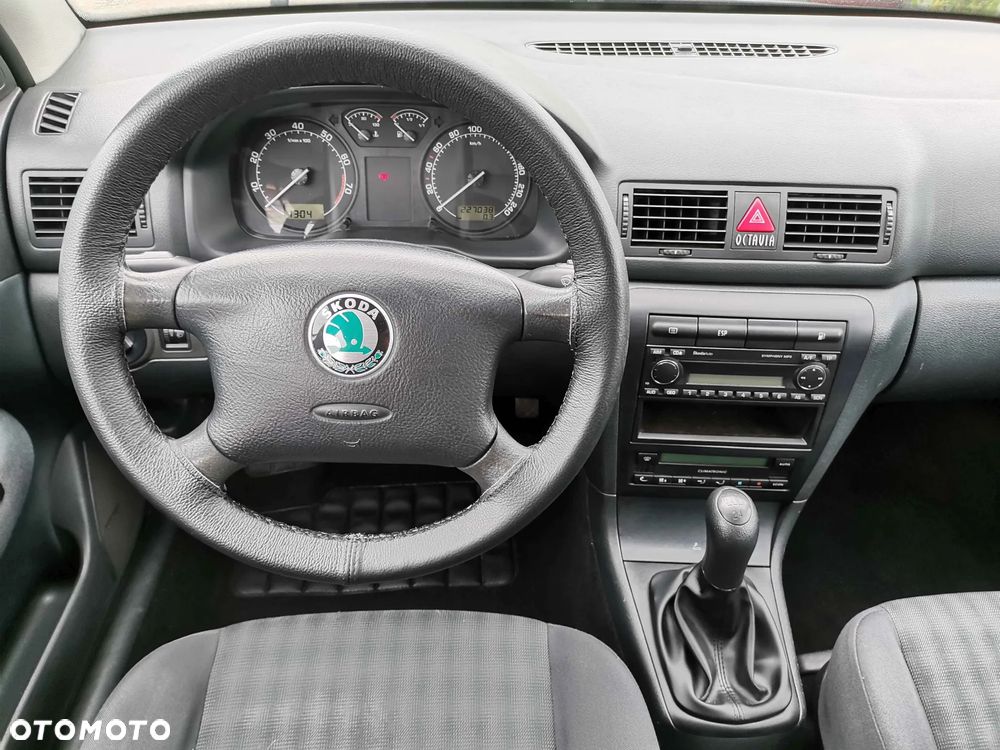 Skoda Octavia 1.6 Tour - 14