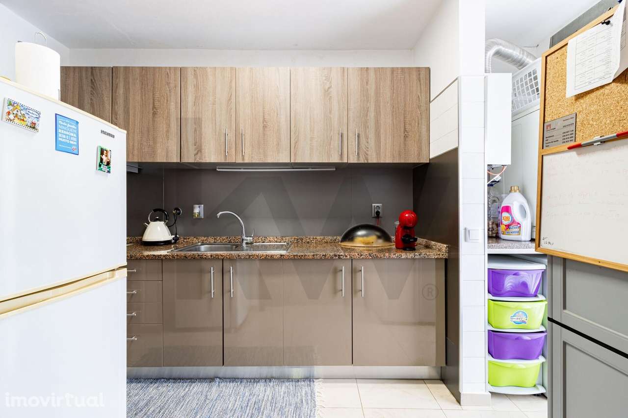 Apartamento T2 com varanda e arrumos | Zona tranquila próxima do centr - Grande imagem: 3/18