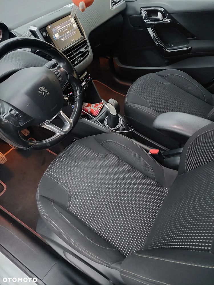 Peugeot 208 1.6 BlueHDi Active S&S - 10