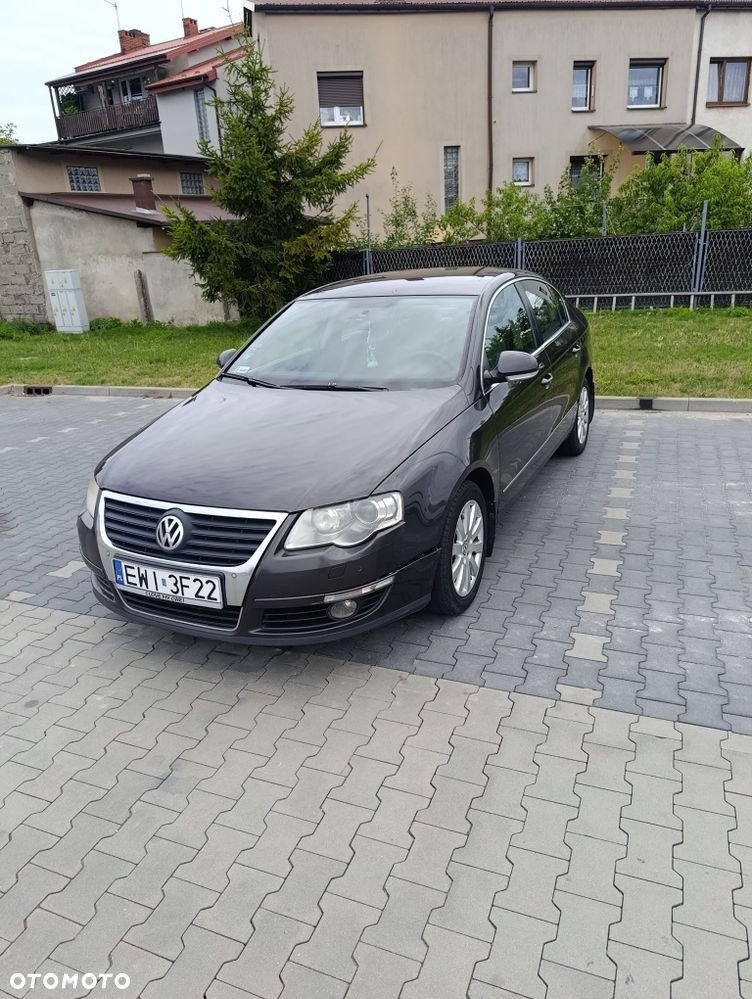 Volkswagen Passat - 1