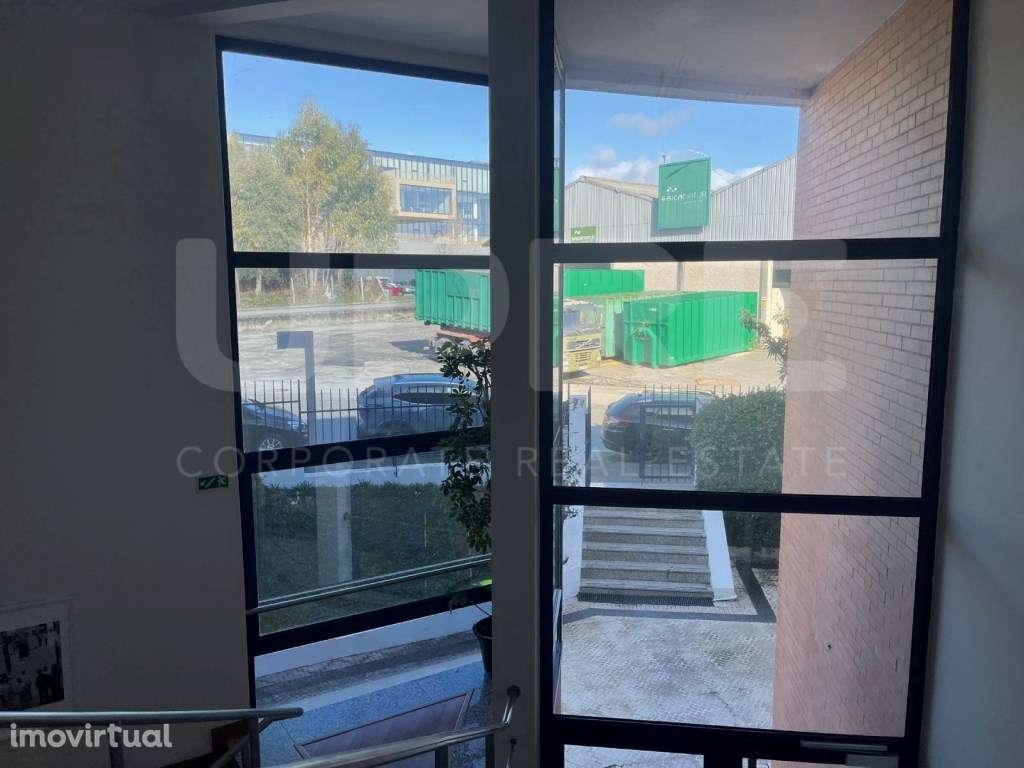 Armazém c/ escritórios | ARRENDA | Maia (ZI) - Grande imagem: 3/5