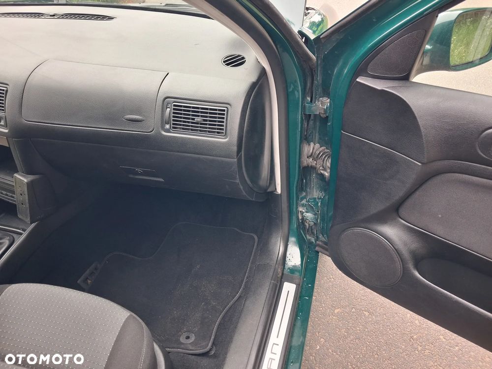 Volkswagen Golf - 16