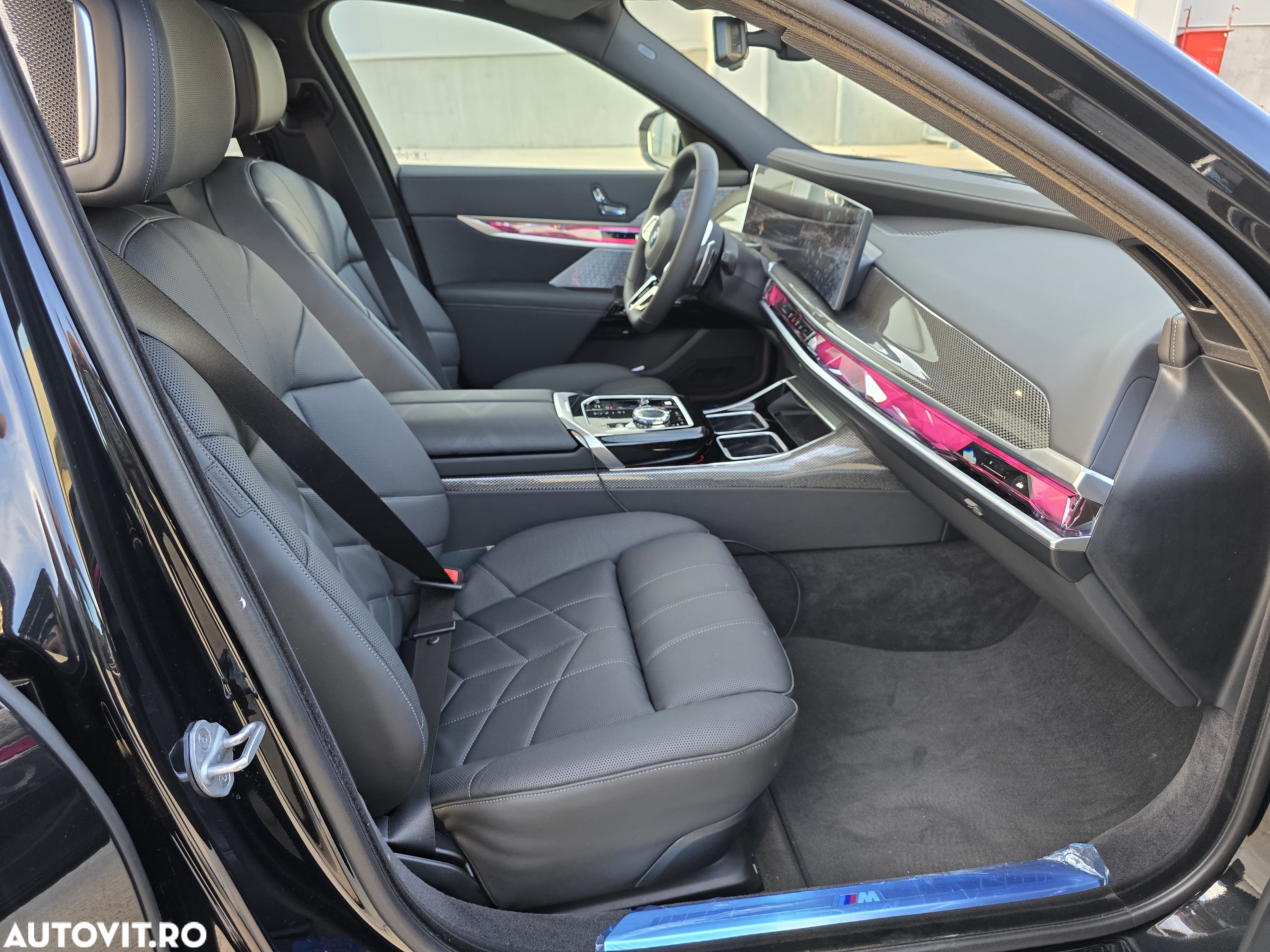 BMW Seria 7 740d xDrive MHEV - 23