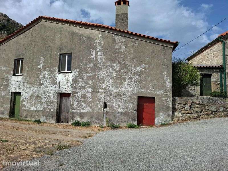 Casa Rústica e terrenos - Grande imagem: 3/7