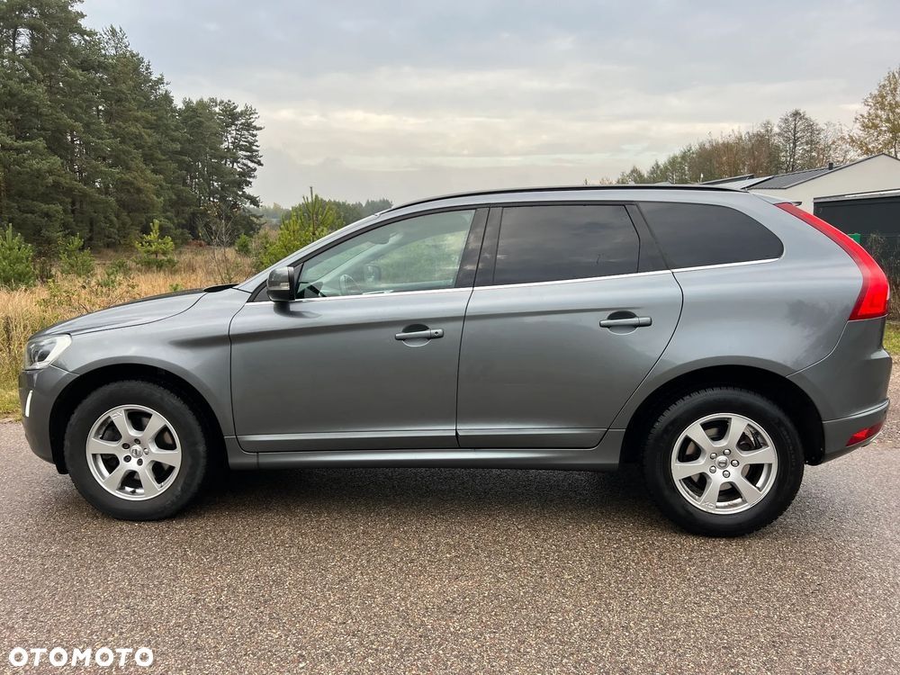 Volvo XC 60 D5 AWD Momentum - 8