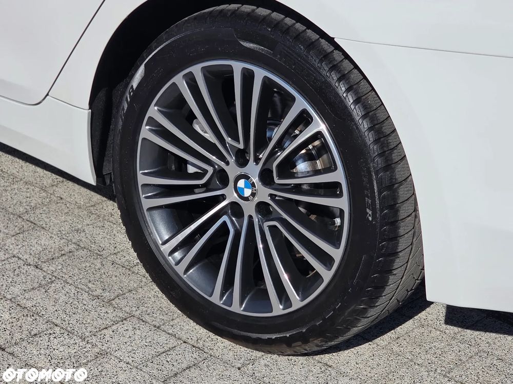 BMW Seria 5 530e iPerformance xDrive Sport Line sport - 31