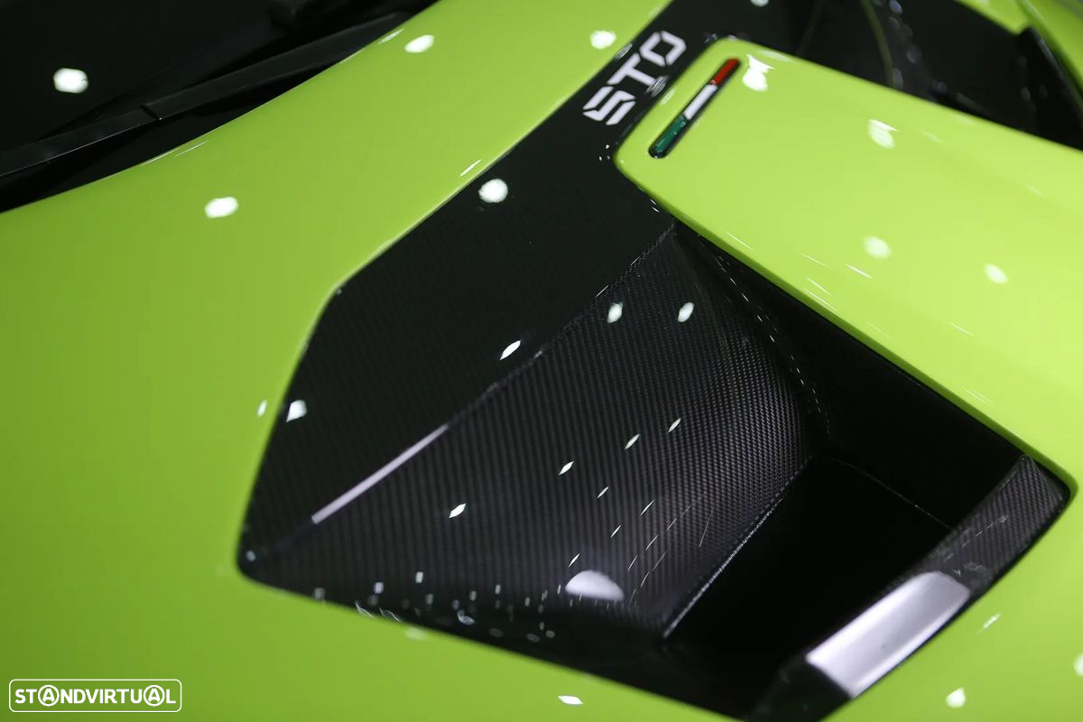 Lamborghini Huracán STO - 13