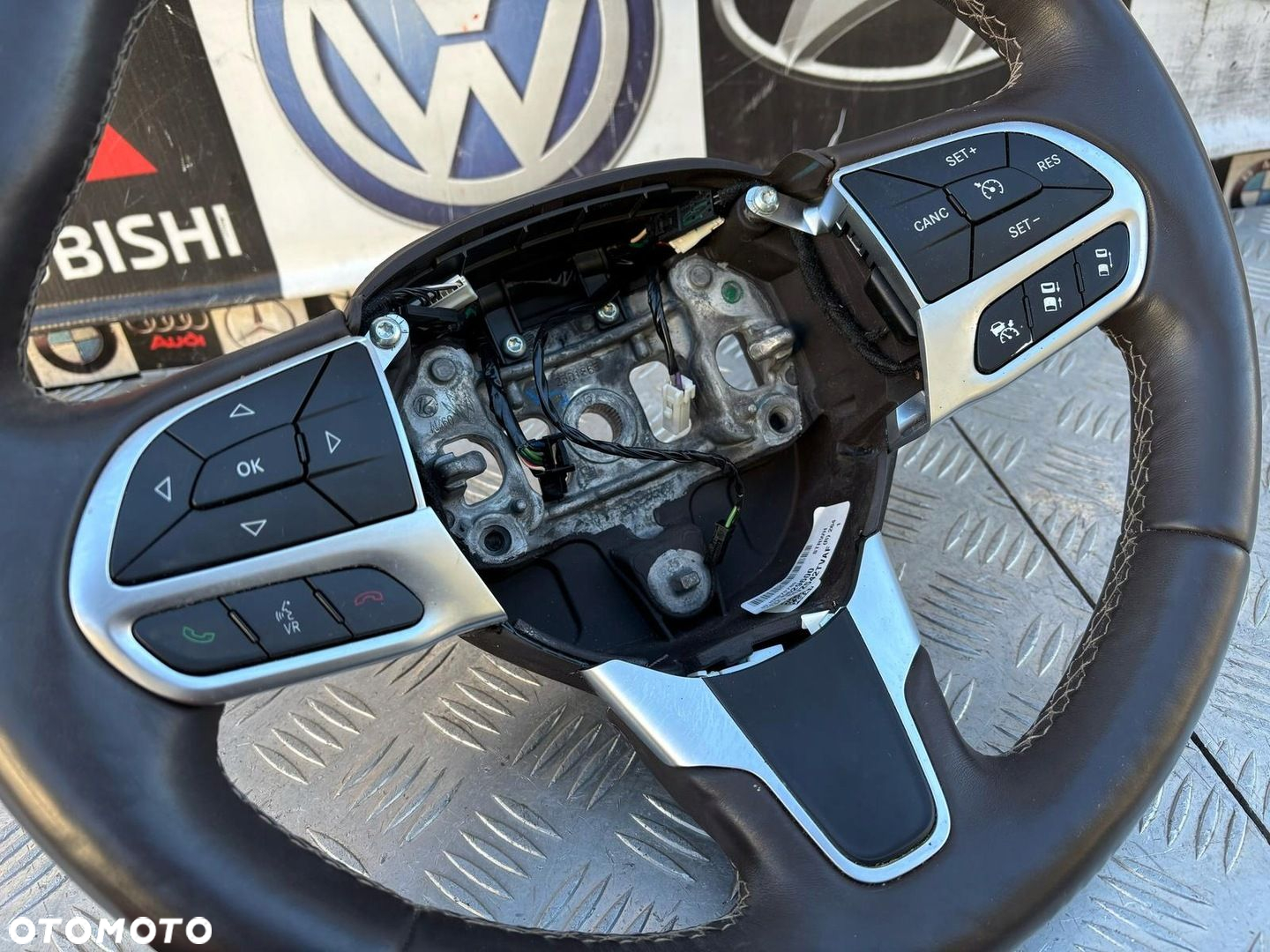 CHRYSLER PACIFICA II 17- KIEROWNICA MULTIFUNKCJA 6629600 - 6