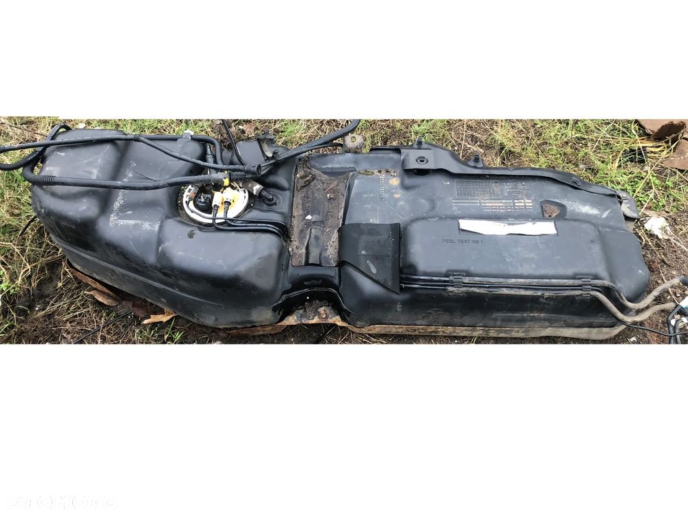 Bak zbiornik paliwa z pompą Land Rover Discovery 3 III 2.7 TDV6 - 1