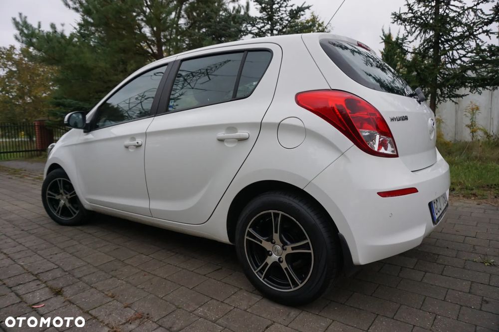 Hyundai i20 1.2 YES Gold - 14
