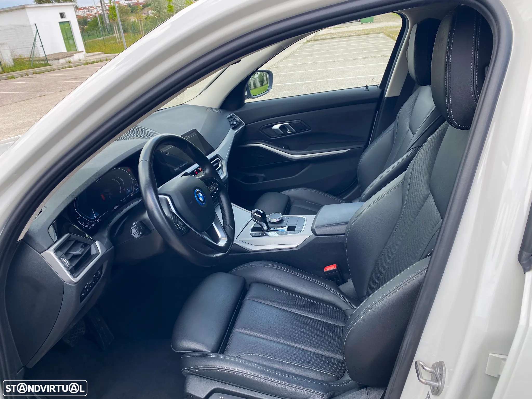 BMW 330 e Touring Auto - 13