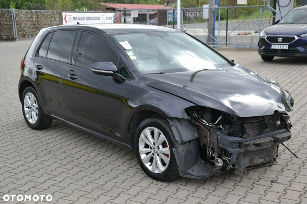 Volkswagen Golf - 1