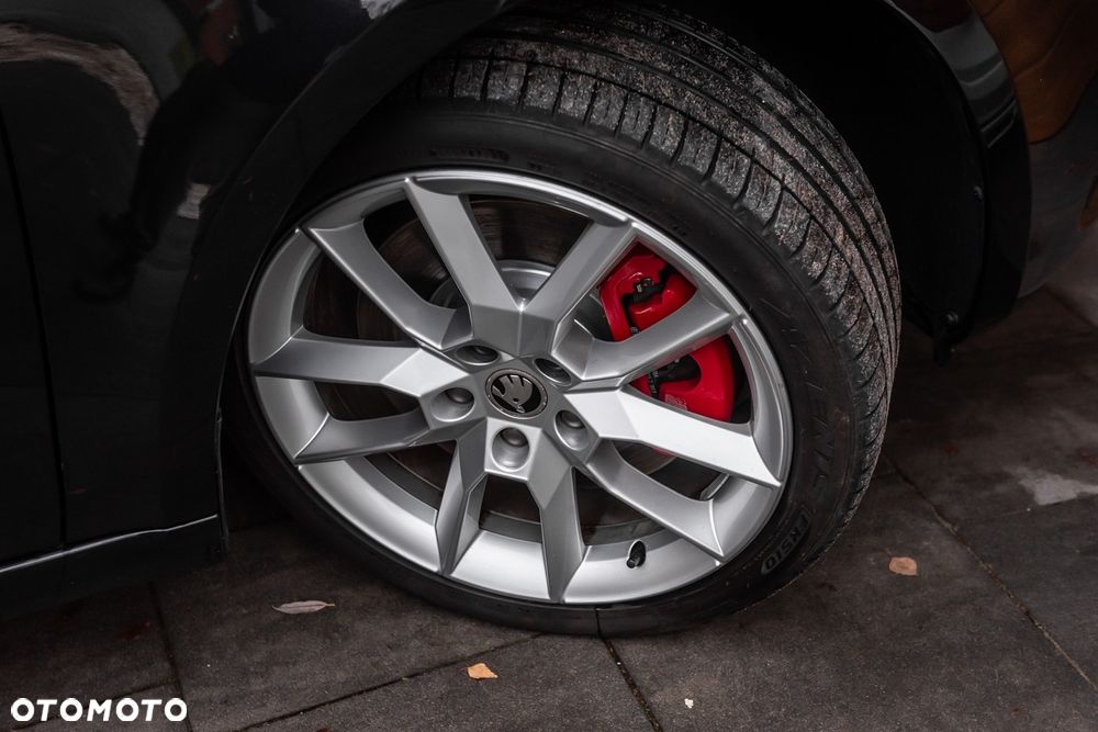 Skoda Octavia 2.0 TDI DSG RS - 19