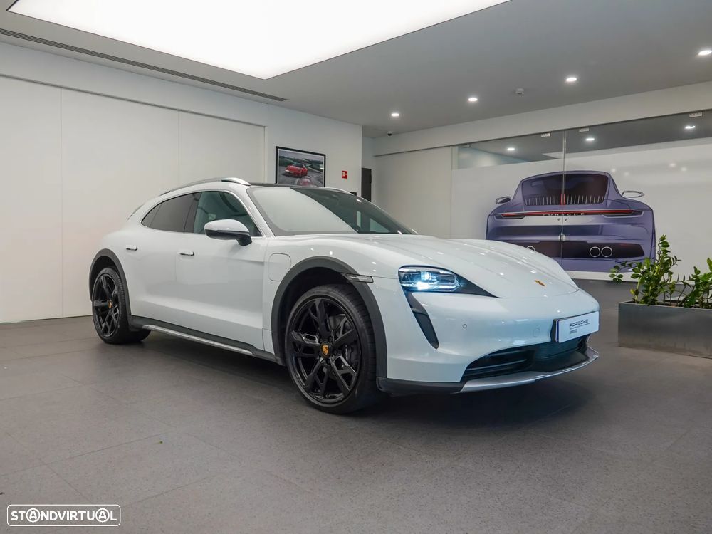 Porsche Taycan Cross Turismo 4 - 7