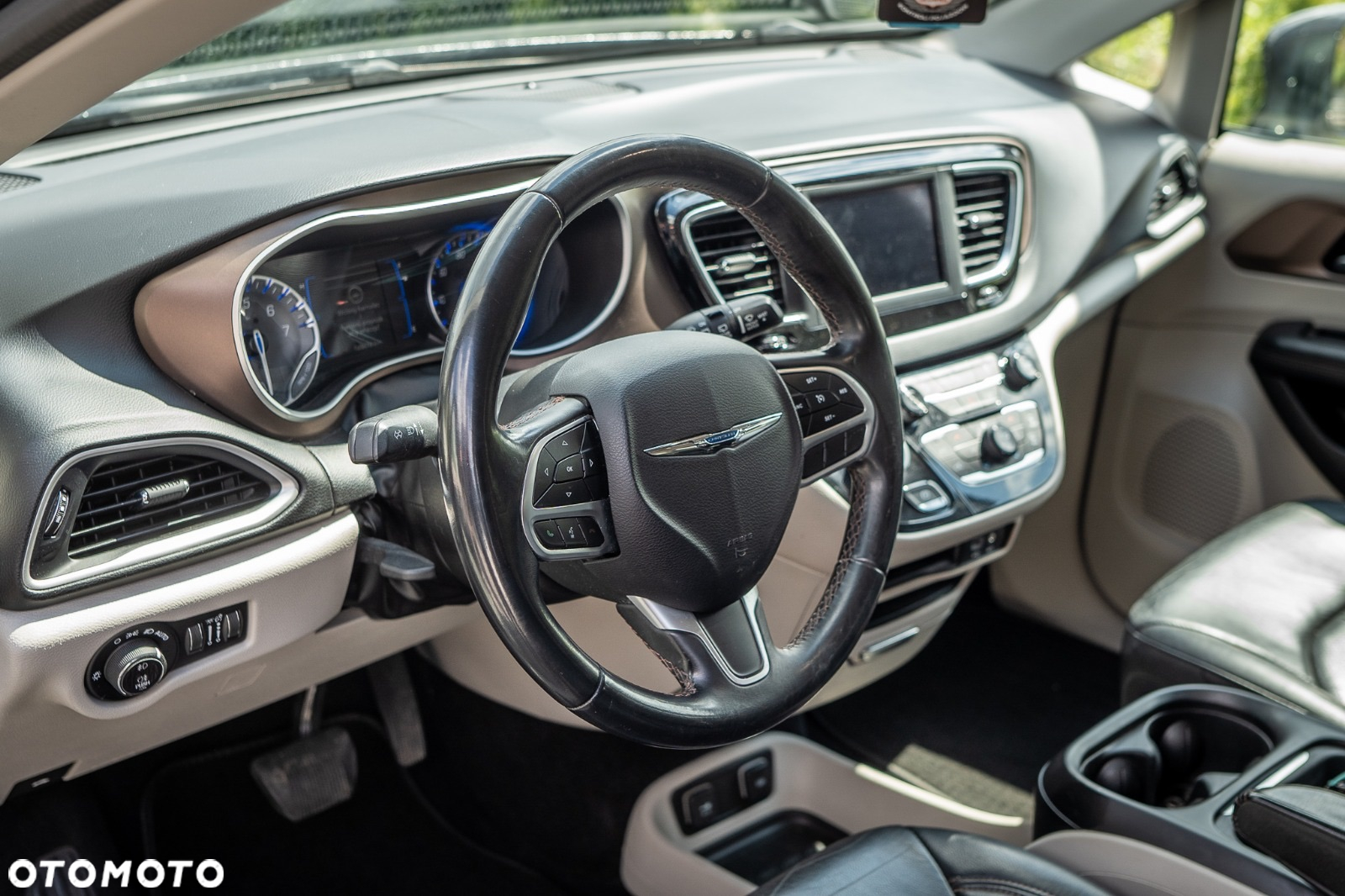 Chrysler Pacifica - 10
