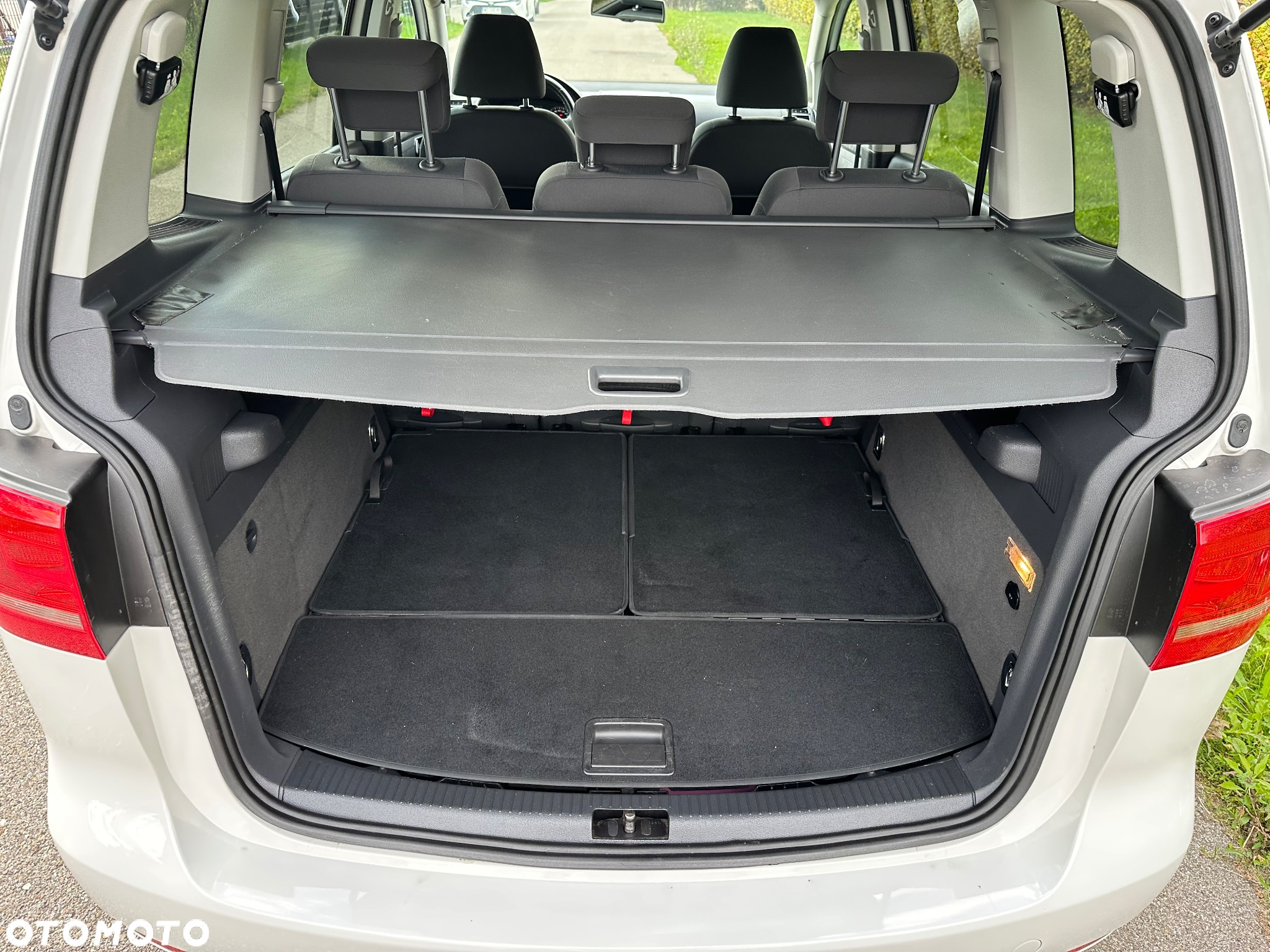 Volkswagen Touran 1.6 TDI DPF BlueMotion Technology DSG Highline - 13