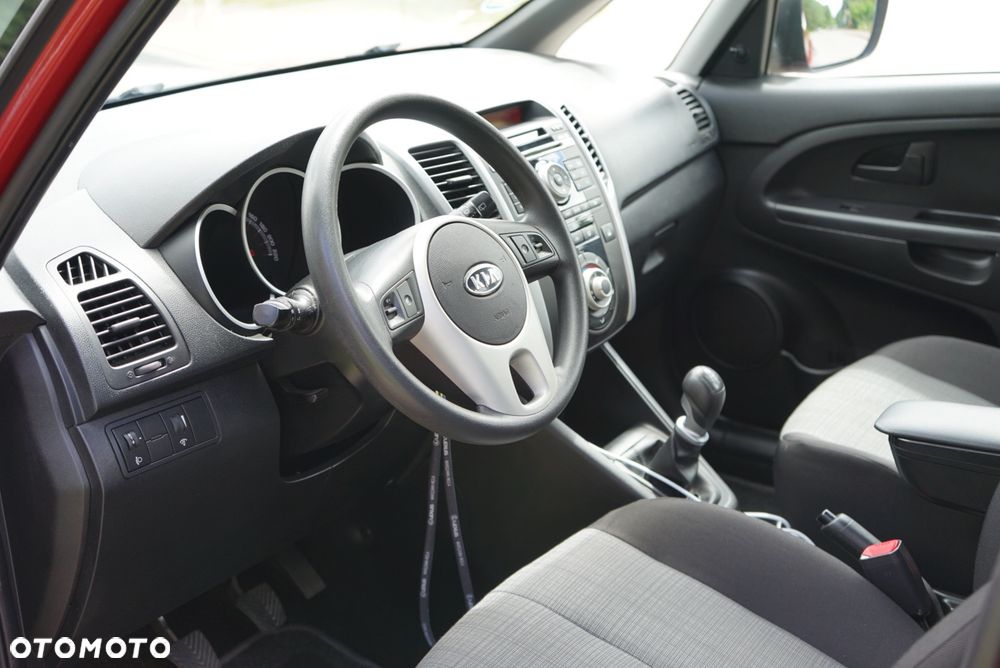 Kia Venga - 24