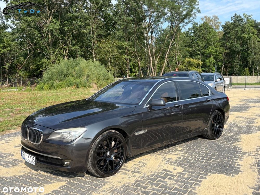 BMW Seria 7 750i L xDrive - 12