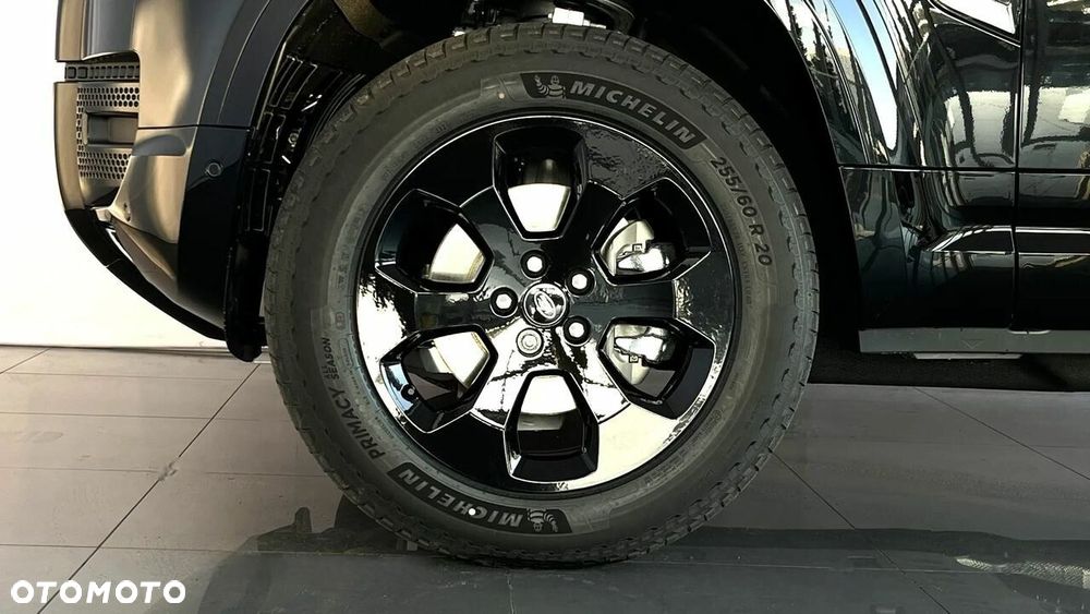 Land Rover Defender - 4