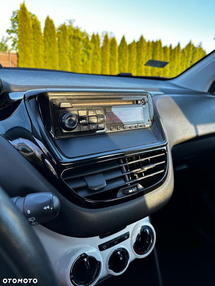 Peugeot 208 - 18