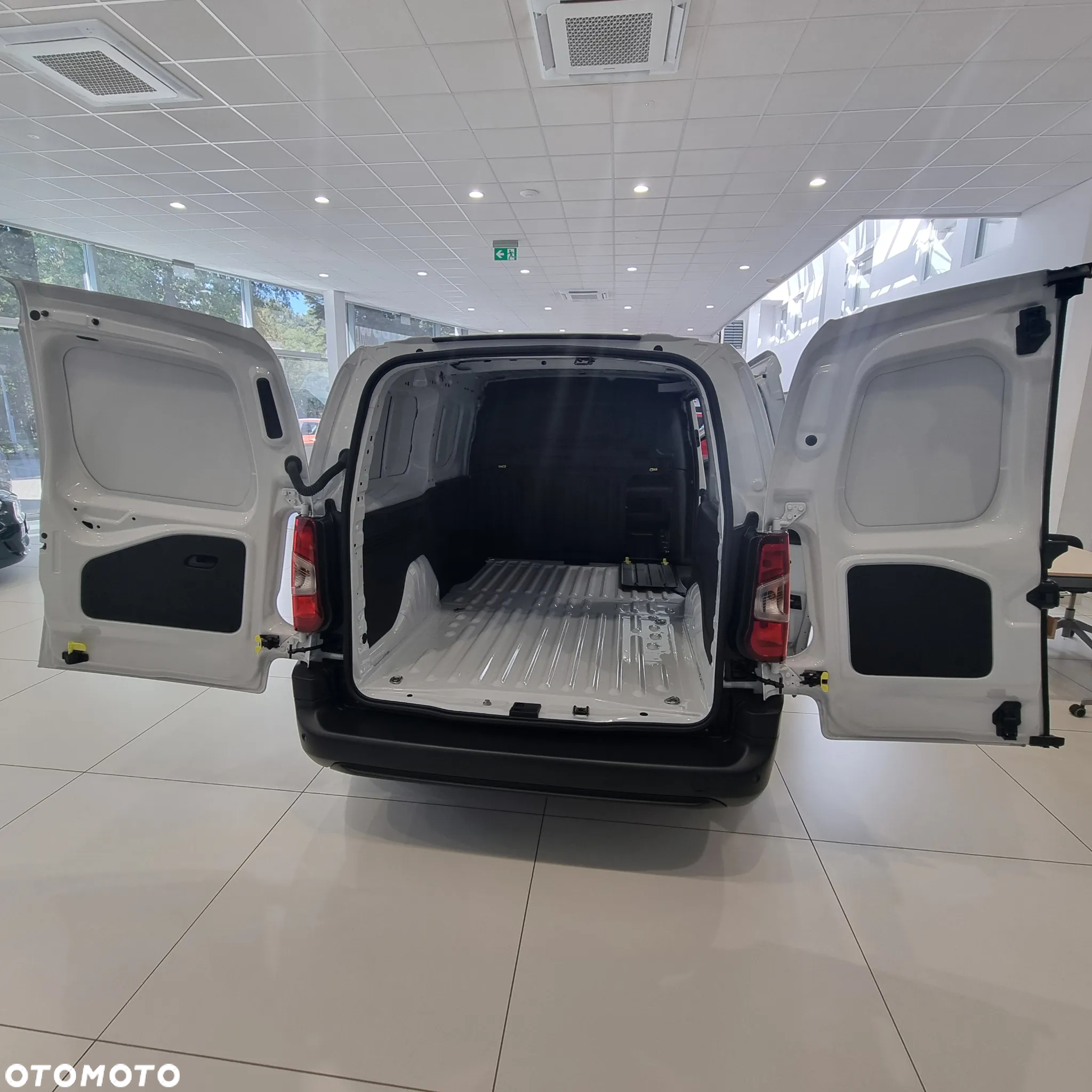 Fiat e Doblo L2 750kG, 136KM, akumulator 50 kWh - 8