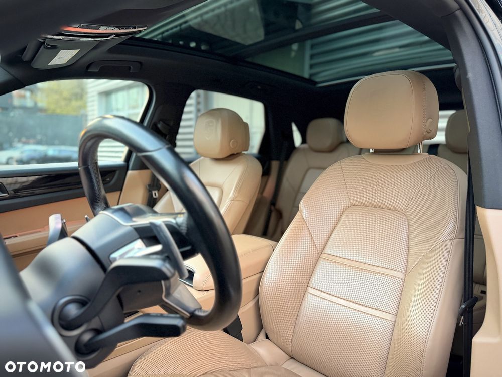 Porsche Cayenne Platinum Edition - 16