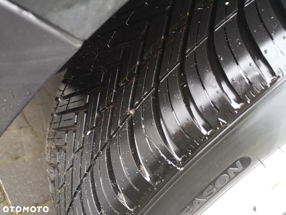 Jaguar E-Pace P250 AWD R-Dynamic SE - 5