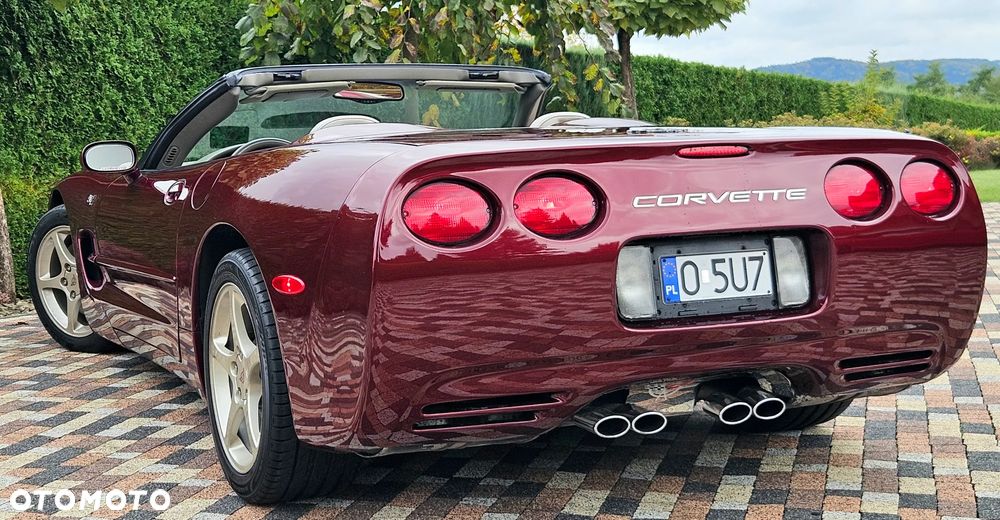 Chevrolet Corvette - 4