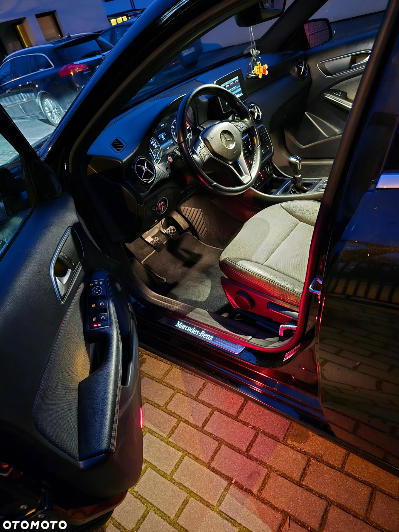 Mercedes-Benz Klasa A 180 BlueEfficiency Edition - 25