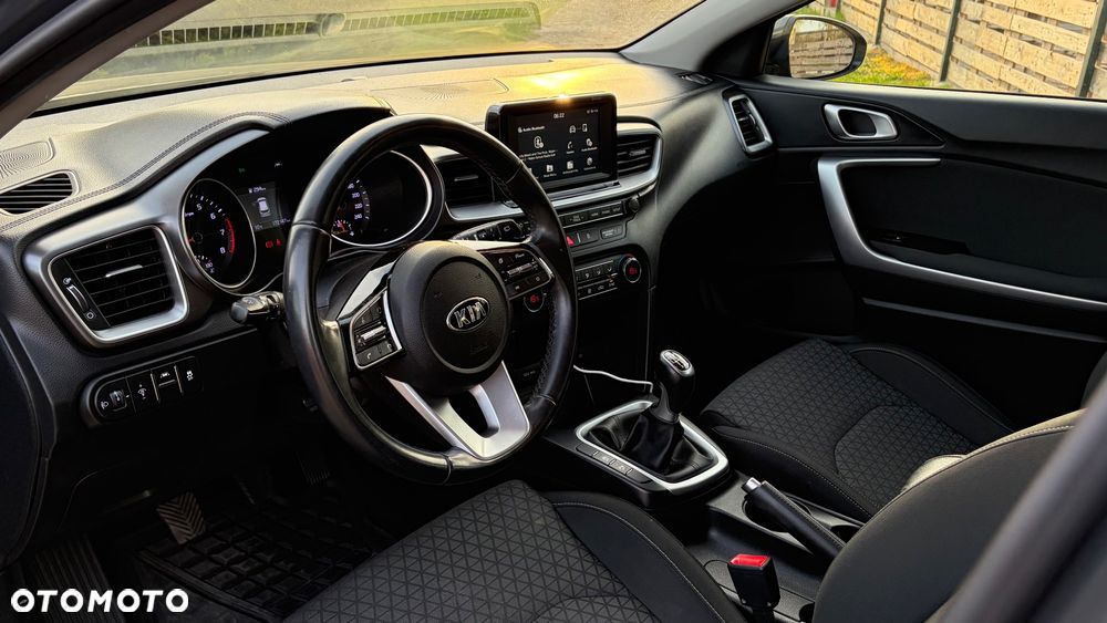 Kia Ceed 1.4 T-GDI L Business Line - 12