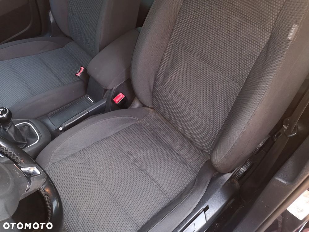 Volkswagen Golf 1.6 TDI DPF Highline - 27