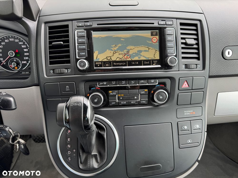 Volkswagen Multivan - 12