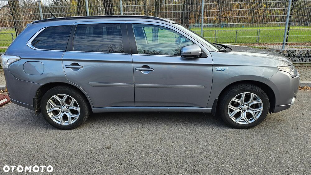 Mitsubishi Outlander 2.0 4WD Plug-In Hybrid Plus - 3
