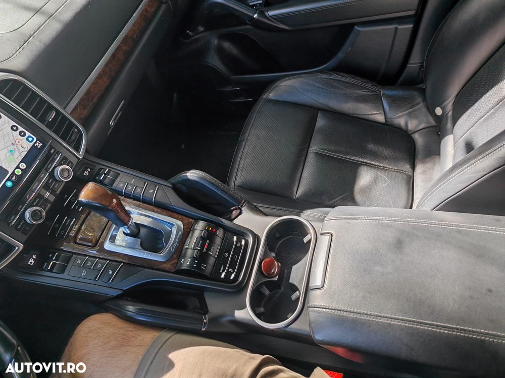 Porsche Cayenne 3.0 L V6 - 9