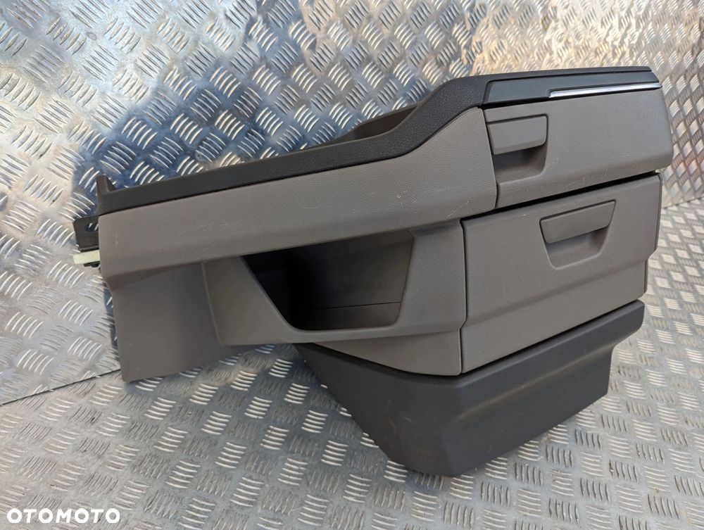 PÓŁKA SZUFLADA KOKPITU NA TUNEL ŚRODKOWY SCANIA S NTG - 3