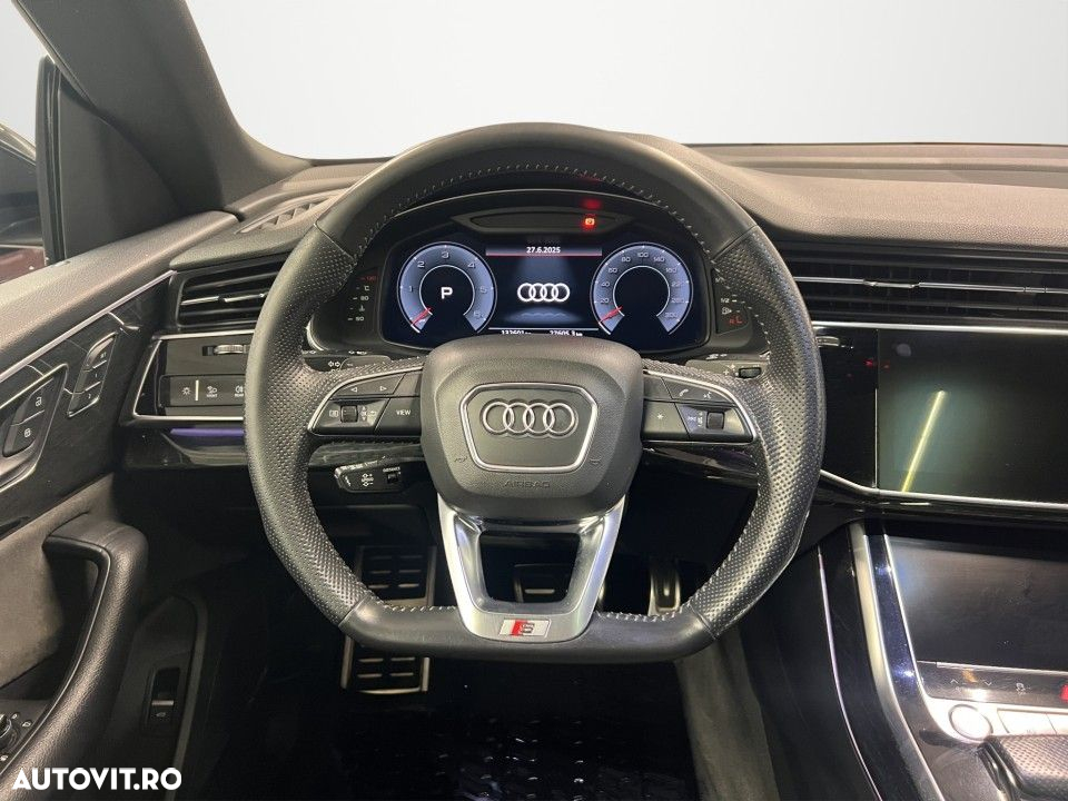 Audi Q8 - 10