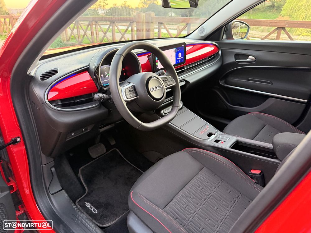 Fiat 600e Red - 10