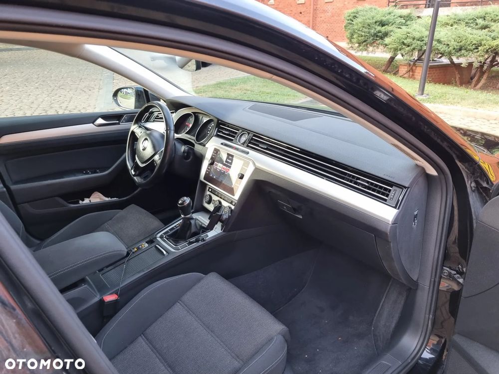 Volkswagen Passat 2.0 TDI SCR Comfortline - 16