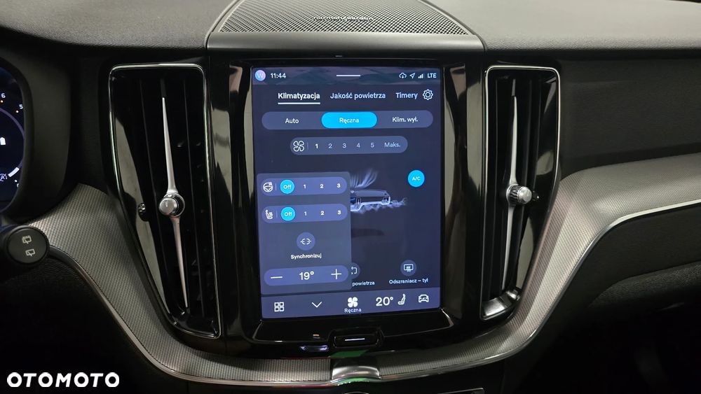 Volvo XC 60 B4 D Ultimate Dark - 32