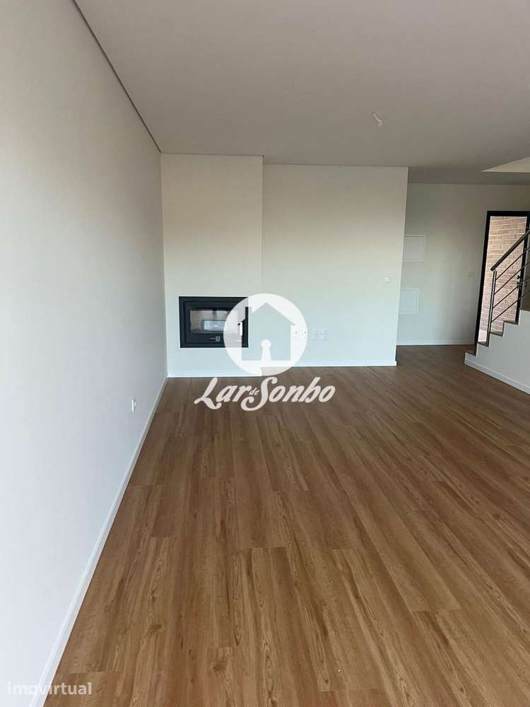 Moradia T4 Nova em Condomínio perto da Praia - Grande imagem: 2/34