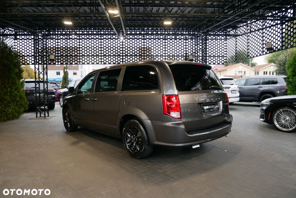 Dodge Grand Caravan - 4