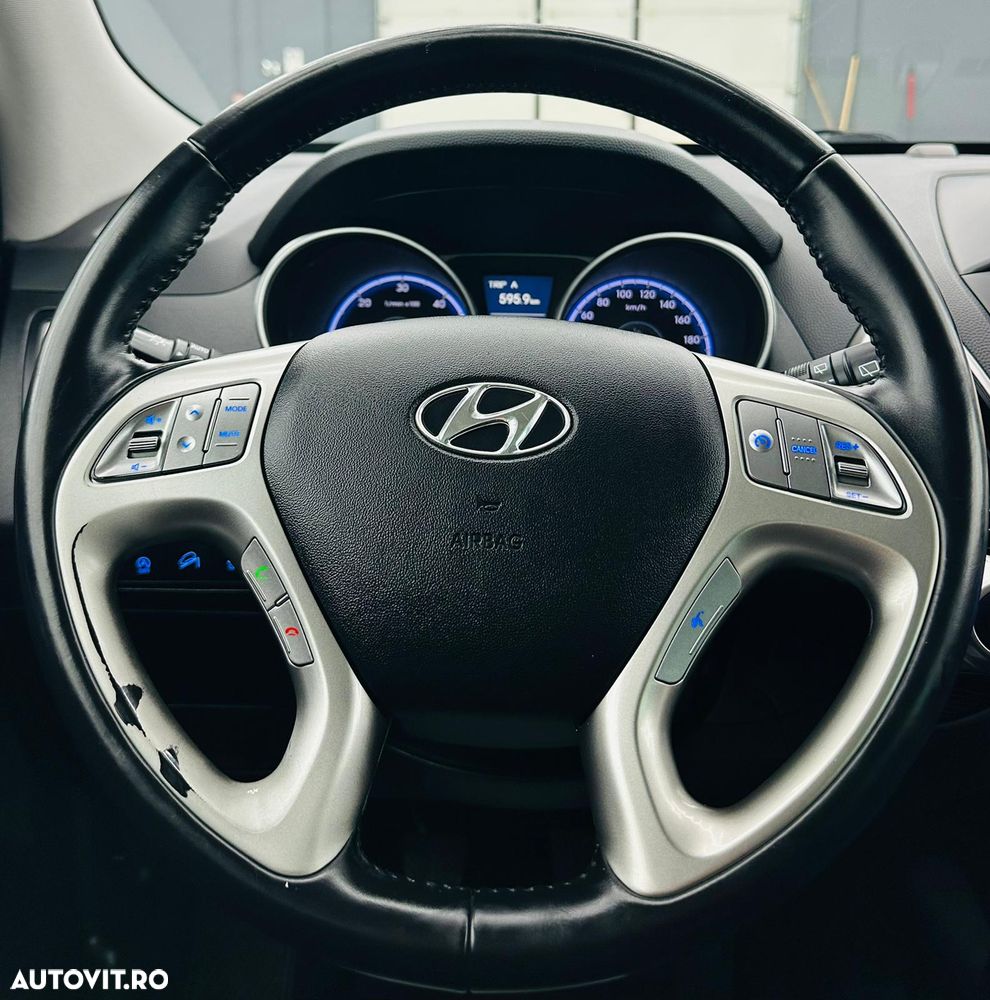 Hyundai ix35 1.7 CRDI 2WD blue Finale Gold - 32