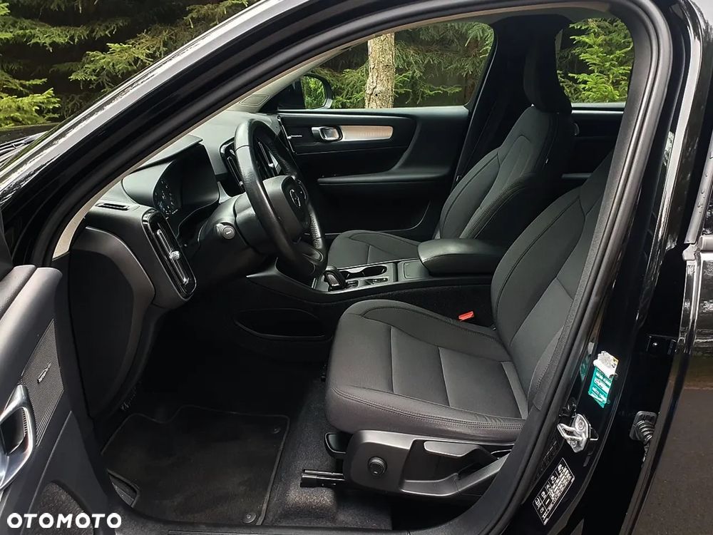 Volvo XC 40 B4 B AWD DKG Momentum Pro - 10
