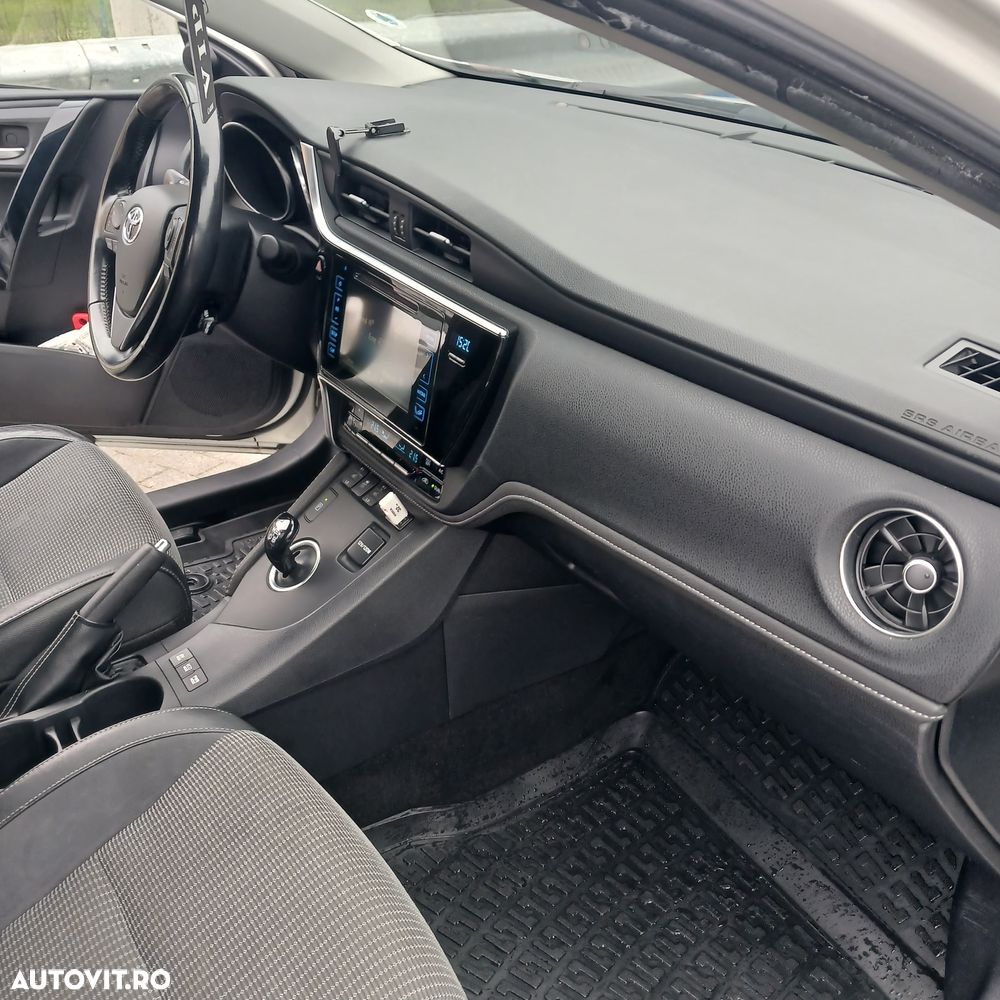 Toyota Auris 1.8 L VVT-i HSD Sol - 9