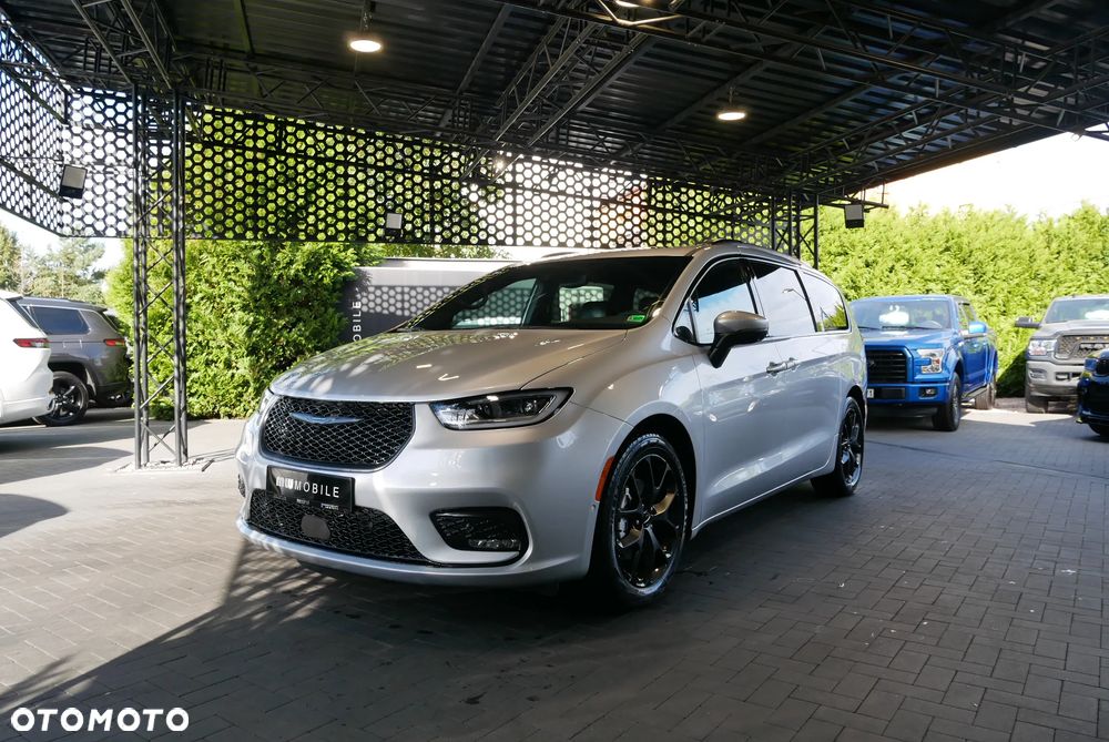 Chrysler Pacifica - 1